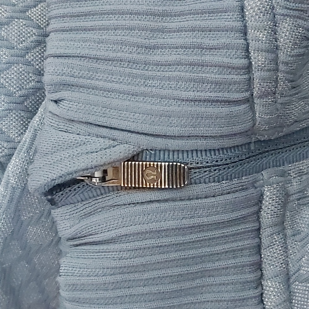 Lululemon Rest Less size 6 slate blue and white 1/2 zip pullover - Picture 9 of 9